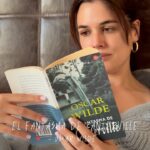 Adriana Ugarte Instagram - 🩷un poquito de mí🩷 Tres libros que recomiendo.¡Siiiiií!!No son actuales!Son atemporales 😉 Una persona muy especial para mí y -ojo!- muy amante de la vida, siempre me decía “Adri,la lectura me salva”. ¡Para los que tengáis curiosidad !!: Toda la ropa que llevo es de @sandroparis @ikksofficial y @guess ( @ehmoda 💝) @elenabeautyalien