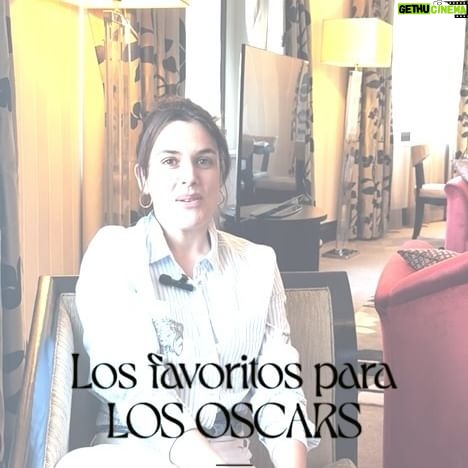 Adriana Ugarte Instagram - 💜Feliz día a todas las mujeres y hombres que creen en la igualdad💜 Para que una lucha alcance un sentido,hemos de creer en el objetivo.Un objetivo específico como horizonte para todas aquellas personas que se quieran adentrar en este camino.Teniendo en cuenta,que se trata de una lucha global que alberga las luchas individuales.Ser mujer no implica ostentar determinadas cualidades o comportamientos.Cada mujer sostiene los suyos y son igualmente loables.Una actitud transgresora no me convierte en una feminista más aguerrida,ni una actitud más comedida en alguien cobarde.Nadie tiene el derecho de decirle a otra mujer cómo debe ser o cómo debe luchar.La idea es aceptar que cada una es única y lo interesante es conquistar un entorno que nos permita desplegar nuestro verdadero potencial INDIVIDUAL.El auténtico y UNIDAS💜 ¡Para las que me habéis preguntado !!! La ropita que llevo es de @sandroparis (vaqueros)y de @ikksofficial (camisa) 💜 @ehmoda 💜 @elenabeautyalien