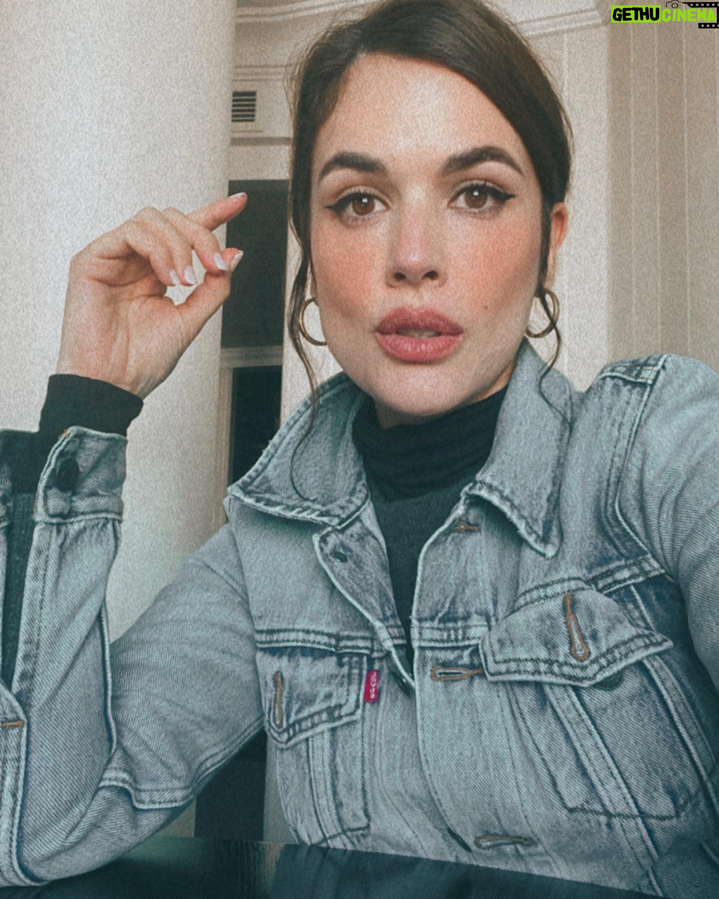 Adriana Ugarte Instagram - Ahí va buena tanda de fotos que me encantan 🌺-me maquilló de lujo @tragacetemakeup y lo aproveché cual ratona jijiji-