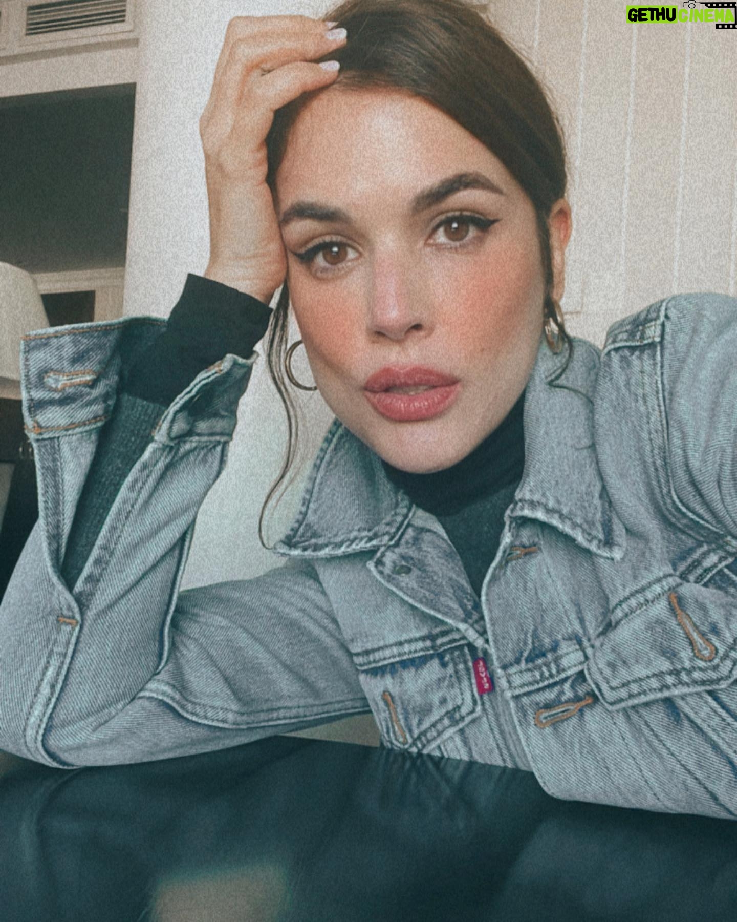 Adriana Ugarte Instagram - Ahí va buena tanda de fotos que me encantan 🌺-me maquilló de lujo @tragacetemakeup y lo aproveché cual ratona jijiji-