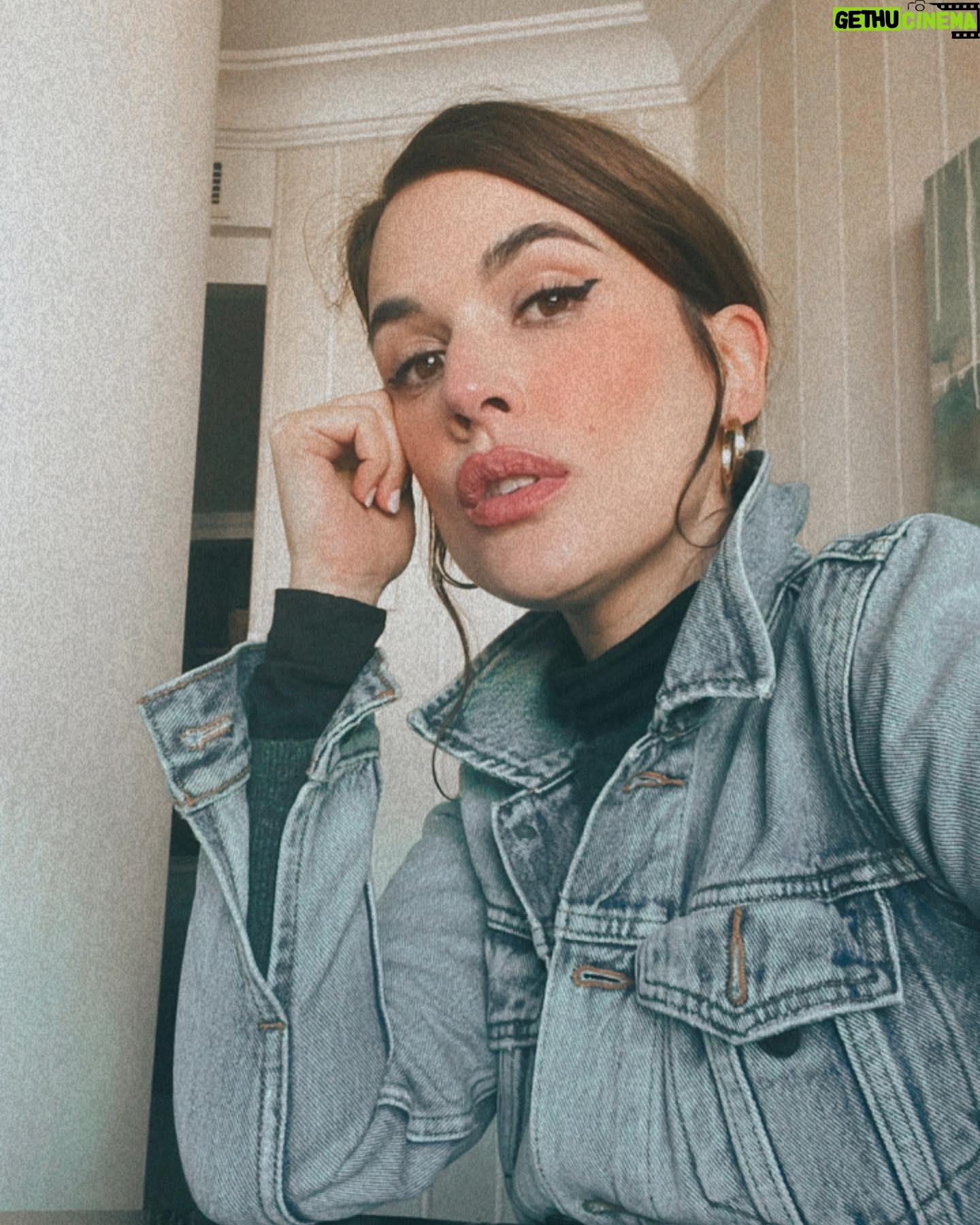 Adriana Ugarte Instagram - Ahí va buena tanda de fotos que me encantan 🌺-me maquilló de lujo @tragacetemakeup y lo aproveché cual ratona jijiji-