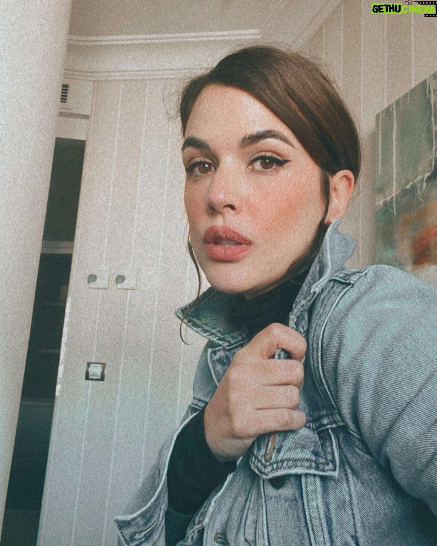 Adriana Ugarte Instagram - Ahí va buena tanda de fotos que me encantan 🌺-me maquilló de lujo @tragacetemakeup y lo aproveché cual ratona jijiji-