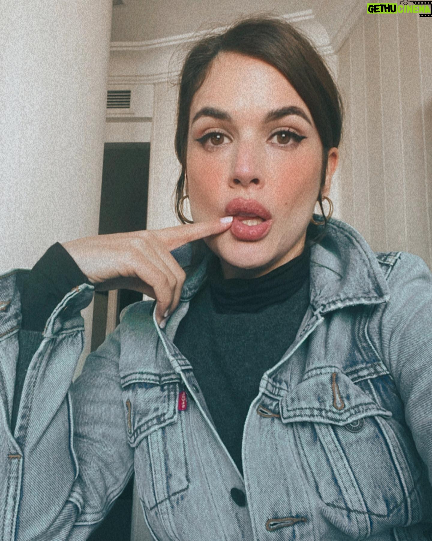 Adriana Ugarte Instagram - Ahí va buena tanda de fotos que me encantan 🌺-me maquilló de lujo @tragacetemakeup y lo aproveché cual ratona jijiji-
