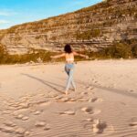 Adriana Ugarte Instagram - Mis cosas favoritas: bailar en la playa 💘