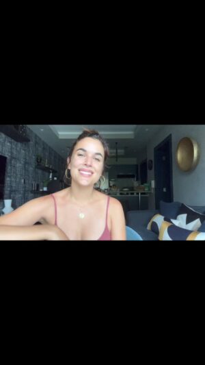 Adriana Ugarte Instagram - Yo también me he sumado a #PuntoYFinal, proyectazo de la Fundación @unoentrecienmil, protagonizado por @blanca_suarez y #luistosar y cuyo objetivo es pedir 🙏🏻mas investigación para erradicar el cáncer infantil.
Te dejo por aquí el enlace para que puedas curiosear y sumarte a esta iniciativa tan BELLA.
¡Esto sí que va a ser un peliculón! De TODXS🎥💘
http://www.puntoyfinal.org/