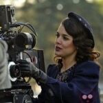 Adriana Ugarte Instagram - Aprovechando la acogida que El tiempo entre costuras está teniendo en @netflixes , os dejo por aquí algunas fotos de rodaje y fotogramas que me gustan por distintas razones (🥹💔) GRACIAS INMENSAS POR VUESTRO APOYO 💫💫💫💫💫💫