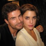 Adriana Ugarte Instagram - ¡Volvemos cada día a las 17.30 en @rtve con La Señora! Qué PRIVILEGIO de escuela,qué guiones,qué dires,qué decorados,vestuario,maquillaje, paisajes…y sobre todos qué compañeros(MAESTROS) ❤️❤️❤️❤️❤️❤️❤️❤️❤️GRACIAS!!!!!