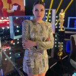 Adriana Ugarte Instagram - Gracias inmensas @movistarplus por invitarme a vivir esta experiencia que me ha enseñado tanto.En este mes,he podido absorber muchísimo cine,entregarme al análisis y rematar el proceso con una gran noche de gala rodeada de cracks(!!) Una noche de Óscar que también nos ha brindado sorpresas,gracias a premios tan necesarios.Anatomía Maestro y Los que se quedan,siempre en mi ❤️(si quieres te lo argumento 🤣) Un cine el de este año que reúne historias de genio,ego,soledad y amor incondicional. Una delicia 😋 Gracias @monica_sauce y @lucialorens por ponerme tan guapa (@clarocouture ) y más Gracias a @maria.gomezg @mguerramerino @cristina.teva @maria_escote @miguelamunoz @palomospain y @albertoenserie 🎬⭐️⭐️⭐️⭐️⭐️