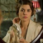 Adriana Ugarte Instagram - ¡Volvemos cada día a las 17.30 en @rtve con La Señora! Qué PRIVILEGIO de escuela,qué guiones,qué dires,qué decorados,vestuario,maquillaje, paisajes…y sobre todos qué compañeros(MAESTROS) ❤️❤️❤️❤️❤️❤️❤️❤️❤️GRACIAS!!!!!