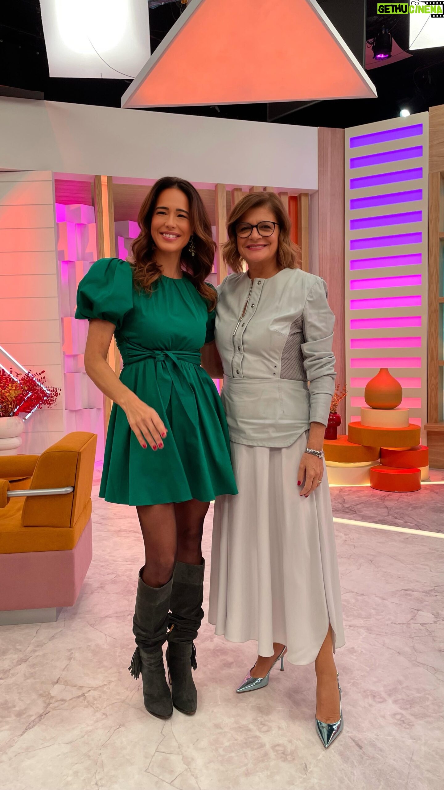 Adriane Garcia - 163 Likes - Apaixonada neste vestido @aliceandolivia by @lojadasmeias #boots @luisonofreofficial @sic