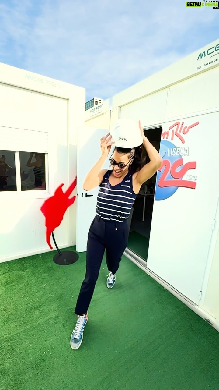 Adriane Garcia - 147 Likes - Quando me chamam para ver como esta a ficar a construção da área VIP do @rockinriolisboa #rockinriolisboa #euvou 📹 @andredamas_