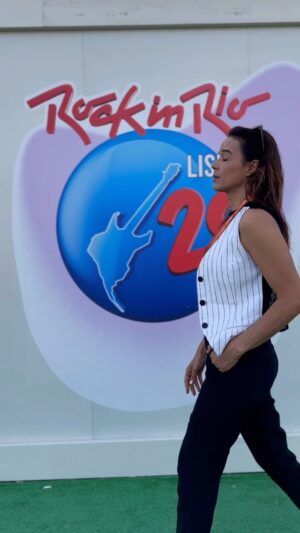 Adriane Garcia Instagram - #countdown #rockinriolisboa #euvou