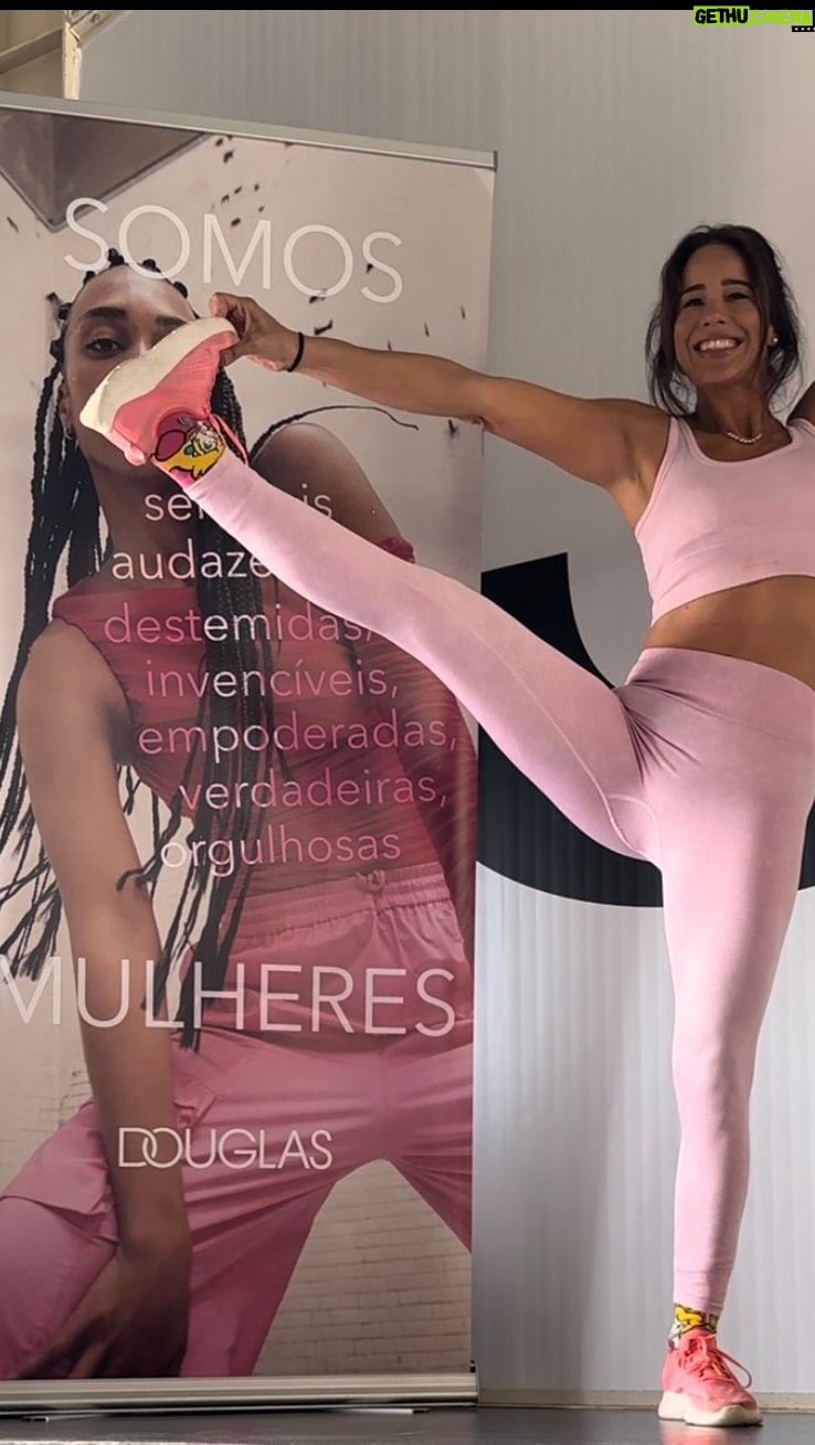 Adriane Garcia - 333 Likes - Tenho cada vez mais a certeza que o desporto esta ligado a uma parte muito importante do nosso bem estar mental, pelo menos para mim funciona assim! Tive um dia daqueles🤦🏻♀️ de M🤬 tive quase para desmarcar a minha ida ao evento da @perfumaria_douglas sobre o dia da Mulher!
Mas depois pensei: naooo … eu vou lá e vou espantar todos os meus “demónios” e nao deu outra pq SOU uma MULHER resiliente, fui lá e “fiz”
E foi maravilhoso obrigada pelo convite, para quem sempre foi um desastre a dançar 👯 acho ate que nao me sai assim tao mal! E nao interessa, o importante foi o bem para minha alma e 🧠 que este minutos me deram!! Obrigada tambem ao querido e talentoso @elson_sequeira @jazzydancestudios #douglas #diadamulher #whoruntheworld #whoruntheworldgirls