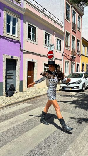 Adriane Garcia Instagram - #dia1 #rockinriolisboa 
#look #styling @nuno_tiago_designer_stylist @gracefashionbrand 
#makeup #hair @raquelsoeiromakeup com produtos @lancomeofficial @lorealportugal @yassgurl.pt 
#hat  @le_trap_official #boots @cowboyboots_portugal #imagens 📽️@hnunes15076