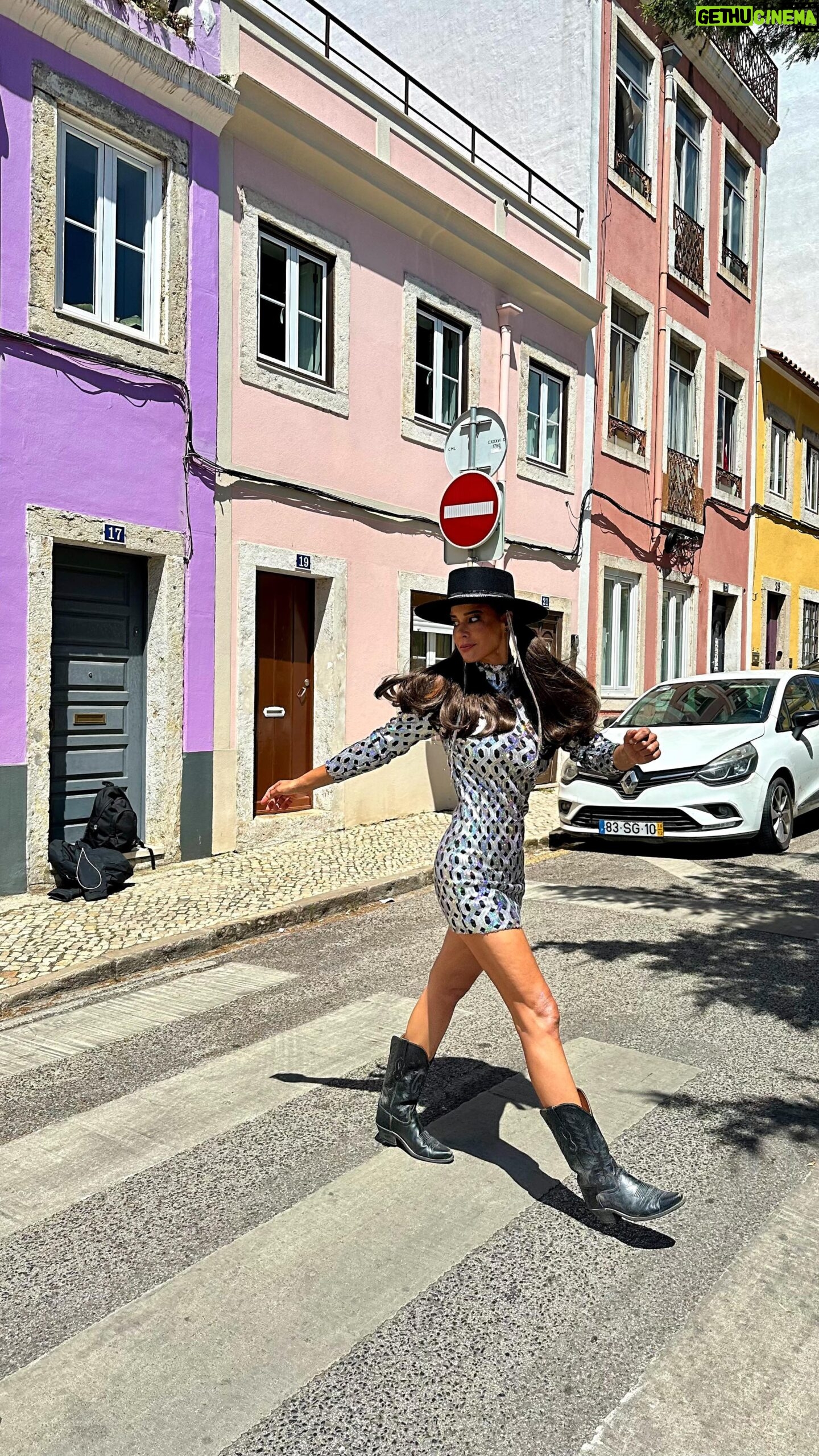 Adriane Garcia - 90 Likes - #dia1 #rockinriolisboa
#look #styling @nuno_tiago_designer_stylist @gracefashionbrand
#makeup #hair @raquelsoeiromakeup com produtos @lancomeofficial @lorealportugal @yassgurl.pt
#hat @le_trap_official #boots @cowboyboots_portugal #imagens 📽️@hnunes15076