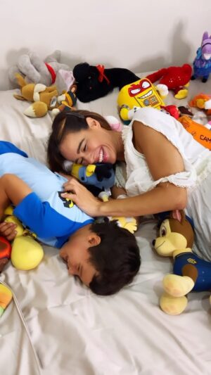 Adriane Garcia Instagram - Há uns meses atras lesionei minha anca e as noites na cama ficaram difíceis de achar uma boa posição para dormir.
Finalmente descobri o colchão Emma Hybrid que oferece o suporte ideal para minha anca e ombros e garante uma noite de sono inimaginavelmente confortável. 
O difícil agora vai ser encontrar um espaço já que o Kiko e seus bonecos todos querem dormir nele também :)
Aproveitem também os saldos de verão, com descontos até 35%  em todos os produtos e usem meu codigo
DRIGARCIA – 5% de desconto em todo o website!
- Link UTM: https://shop.colchaoemma.pt/EPkRmsO2Bx
#emma #colchaoemma