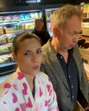 Adrianna Chlebicka Instagram - Bazyli Grabarczyk- najlepszy filmowy ojciec! Prywatnie Mirosław Baka, który nie tylko jest wspaniałym aktorem, ale również pięknym człowiekiem! Dziękuję za naszą przygodę filmową i mam nadzieję do zobaczenia w kolejnej 💚
@netflixpl