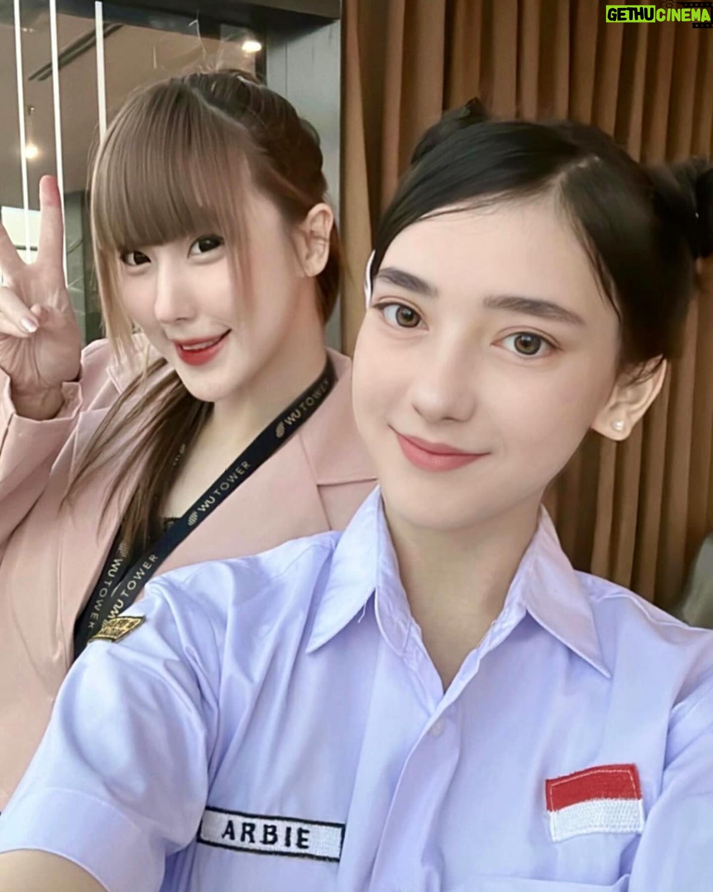 Aelke Mariska - 3 Likes - Namanya juga hidup, kadang begini kadang begitu..
Kadang.. kidding. Kita kan Ultramen🩷
Mari kita bahagia sama sama!
Punten Nitip kenangan ya!