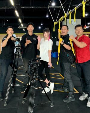 Aelke Mariska Instagram - Namanya juga hidup, kadang begini kadang begitu..
Kadang.. kidding. Kita kan Ultramen🩷

Mari kita bahagia sama sama!

Punten Nitip kenangan ya!