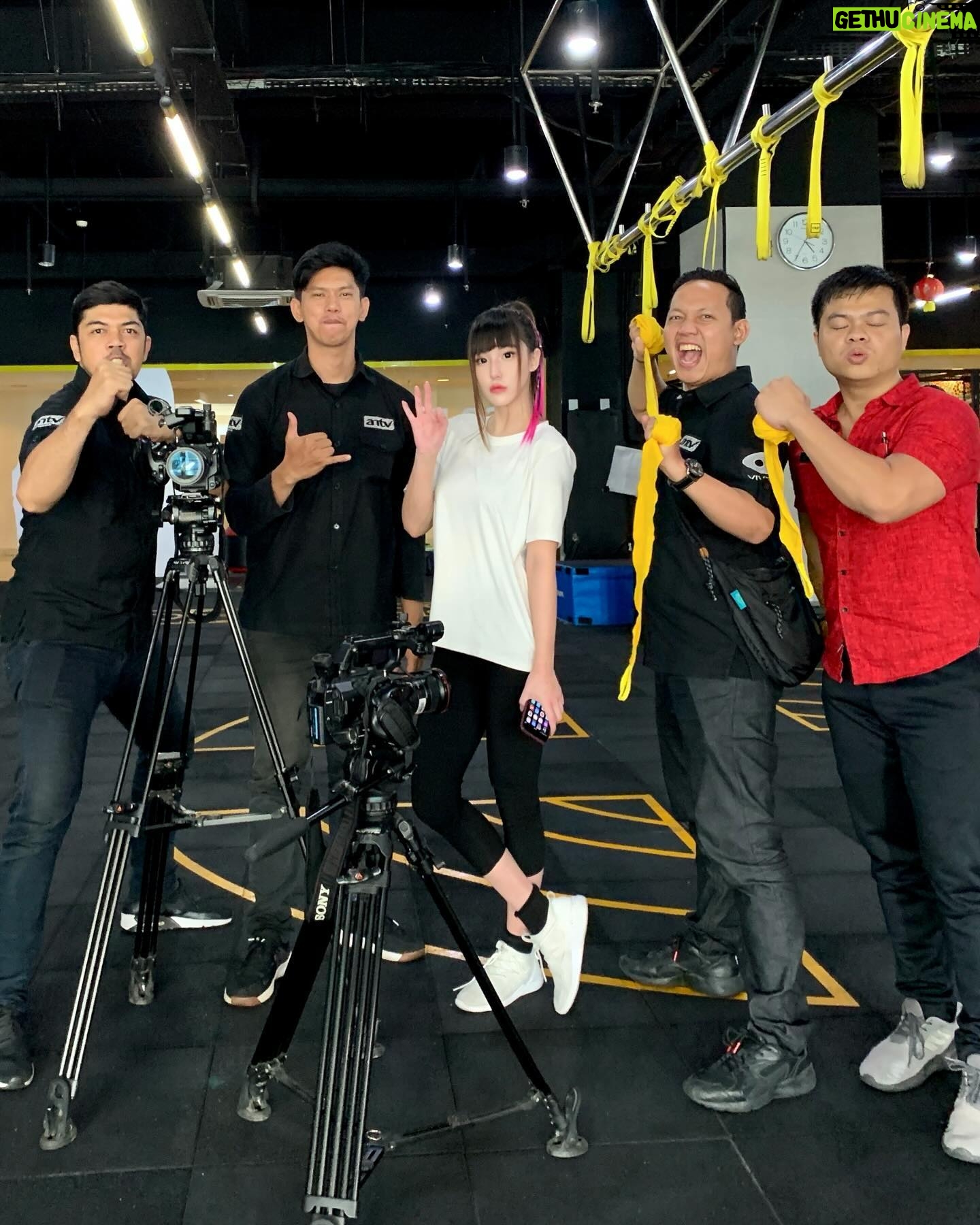 Aelke Mariska - 3 Likes - Namanya juga hidup, kadang begini kadang begitu..
Kadang.. kidding. Kita kan Ultramen🩷
Mari kita bahagia sama sama!
Punten Nitip kenangan ya!