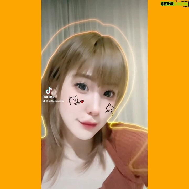 Aelke Mariska - 3 Likes - Kamu beda juga kaga aslinya sama poto pencitraannya? š