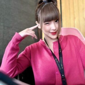 Aelke Mariska Instagram - Banyak hal hal kecil yang perlu disyukuri setiap harinya..
Liat senyum kamu misalnya.. 🤪

Besok nyoblosss! Pili syapaaa

#letsbehappytogether 
#aelkereminder