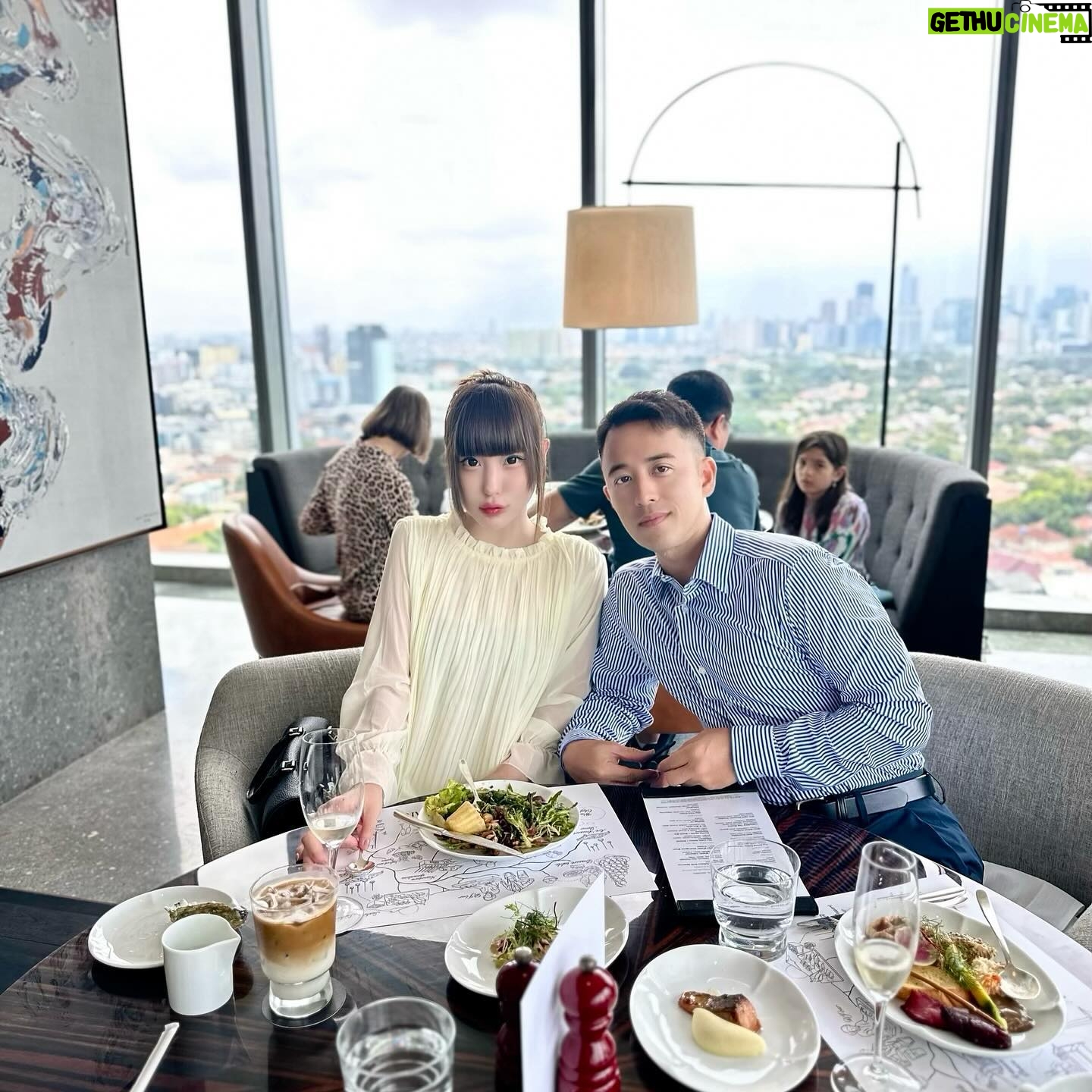 Aelke Mariska - 3 Likes - Ada 3 tipe teman ketika diajak curhat :
A. Teman baik yang selalu memberikan solusi
B. Teman kamvret yang cuman bisa ngomong ‘sabar ya’
C. Teman bangke yang suka manas2 in masalah
Kebeneran bestie elke yang 1 ini tipe A, selain solutip, sangat helpful dan juga strategic anjay 😃👍🏻
Pencapaian terbesarnya adalah elke dibantuin dia, bisa sampe elke diajak ketemu sama Abang Gakuto tercinta (penyanyi jepang idola saya dari jaman saya esde) mantab bro😆
Hepi birthday dan hepi 10 years of friendship!
Wishing you endless happinessss!!!
Kamu tipe temen yang mana? 😄
#persahabatanbagaikepompong
