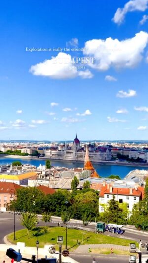 Aelke Mariska Instagram - Budapest, ibu kota Hungaria. 

Kota ini dulu nya ada 2, Buda dan Pest, yang dipisahin sama Sungai Danube.

Kota ini disebut sebagai kota paling indah di eropa yang sejarahnya panjang.

Kekayaan sejarahnya juga masuk Unesco loh (sebagai peninggalan sejarah dunia yang wajib dilestarikan).

Bagus ga?

#budapest 
#budapesthungary 
#aelkevideogram
#aelketraveljournal