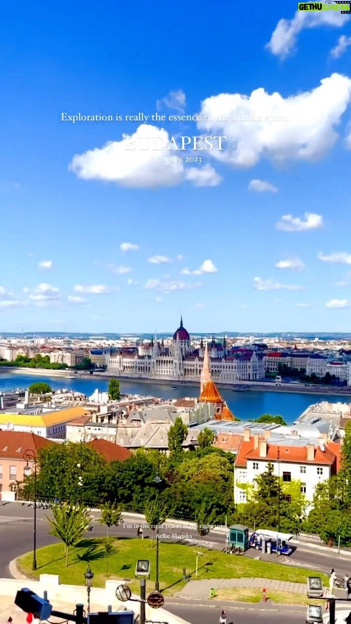Aelke Mariska - 1.5K Likes - Budapest, ibu kota Hungaria.
Kota ini dulu nya ada 2, Buda dan Pest, yang dipisahin sama Sungai Danube.
Kota ini disebut sebagai kota paling indah di eropa yang sejarahnya panjang.
Kekayaan sejarahnya juga masuk Unesco loh (sebagai peninggalan sejarah dunia yang wajib dilestarikan).
Bagus ga?
#budapest
#budapesthungary
#aelkevideogram
#aelketraveljournal