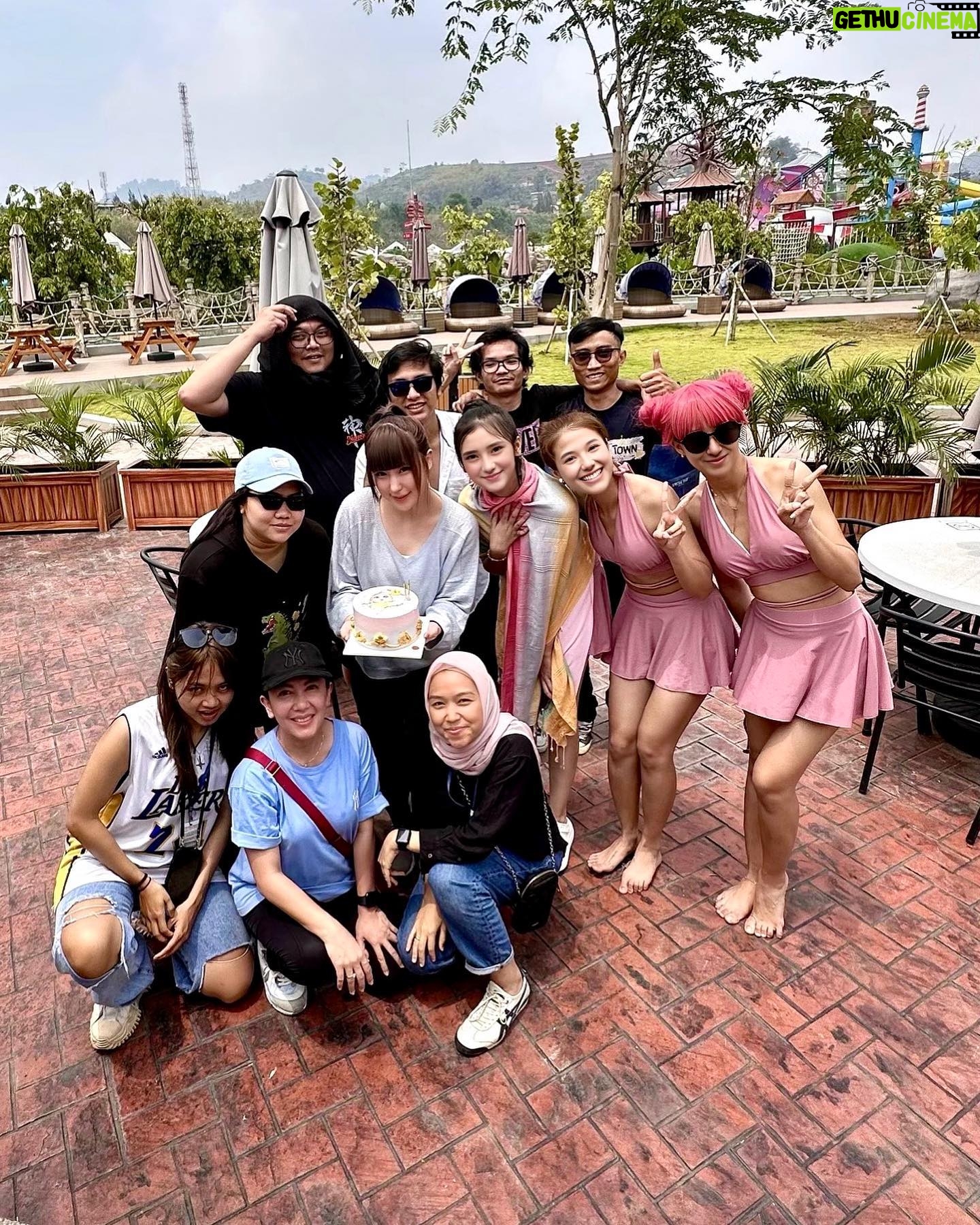 Aelke Mariska - 3 Likes - Makasi banyak Tuhan, untuk apa yang kau beri tahun ini, dan apa yang kau ambil😊🙏🏻
Makasi banyak temen2 yang ngasi doa panjang2 bikin teharu di DM. Maapin ga bisa balas sebiji2 tapi ku bener2 makasi.
Mari berbahagia sama sama,
di setiap masa yang kita lewati! 🤗
#aelkebirthday
#aelkeprecious