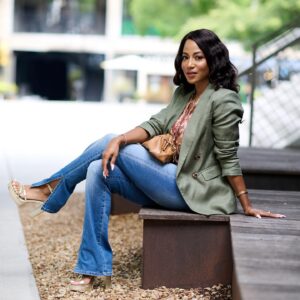 Africa Miranda Instagram - I’m so excited to share that I am partnering with @tjmaxx and @dressforsuccess to help empower and support women on an incredible journey #ad.

 I recently had the privilege of moderating a panel with TJX Associates & DFS clients focused on the importance of prioritizing ourselves and living life to the Maxx, even while we are striving towards our goals.

Putting yourself first takes time to become a habit (I’m still a work in progress!), but this panel was a fantastic reminder that in order to fully be present and enjoy reaching our goals - it is a necessity. Let me know in the comments how you prioritize yourself! #findyourmaxx 

📷: @d_whyte