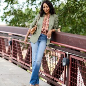 Africa Miranda Instagram - I’m so excited to share that I am partnering with @tjmaxx and @dressforsuccess to help empower and support women on an incredible journey #ad.

 I recently had the privilege of moderating a panel with TJX Associates & DFS clients focused on the importance of prioritizing ourselves and living life to the Maxx, even while we are striving towards our goals.

Putting yourself first takes time to become a habit (I’m still a work in progress!), but this panel was a fantastic reminder that in order to fully be present and enjoy reaching our goals - it is a necessity. Let me know in the comments how you prioritize yourself! #findyourmaxx 

📷: @d_whyte