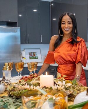 Africa Miranda Instagram - Back in my domestic goddess bag ✨
 
Holiday entertaining is officially in full swing. For my latest #GoFinding mission I transformed my kitchen island into an early Thanksgiving “Harvest Moon” tablescape with amazing finds from @homegoods!
 
Here are 3 tips for creating a great holiday tablescape – especially when you’re working with a small space or don’t have a traditional dining table:
 
1. Set a Color Scheme
A color scheme is vital for creating a cohesive and eye-catching moment. It also helps you not become overwhelmed when shopping and trying to make magic out of a hodgepodge of pieces. I wanted my design to have a warm, elegant and intimate setting, so I chose copper, pewter, and green with wood and gold accents.
 
2. Warm It Up
A kitchen island is fantastic – a fantastic slab lol! Create texture and warmth by using fabric and natural elements. I used a tablecloth across the center as my base and instead of hanging a wreath, I used it as a centerpiece with a pillar candle in the center to bring it all together. Wood candle holders and a tower of pampas grass added levels. Colored goblets provide a fun pop of color instead of traditional glasses.
 
3. Repurpose Your Past Favorite HomeGoods Finds
Shop the store and shop your house! Sometimes the perfect finishing touch you’re missing is sitting on your shelf. I used a decorative glass bowl, a sparkly Halloween pumpkin, and a wooden cutting board from previous shopping trips to complement and complete the setting perfectly.
 
For a closer look, check out my IG stories and make sure to visit your local HomeGoods for all your holiday entertaining needs! Share your Thanksgiving finds using #HomeGoodsFinds! #ad

📷: @d_whyte