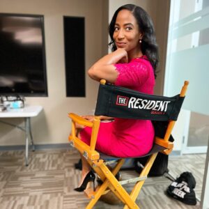 Africa Miranda Instagram - always a good time when you get to work on one of your favorite shows ✨ @theresidentonfox 

huge thank you to my agent @dorecia.yjb x @yjbtalent for always working tirelessly for us and @facasting for keeping ATL actors working 🙏🏾