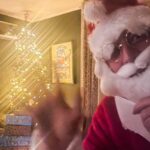 Aggeliki Daliani Instagram - Christmas magic✨✨✨ Η κρυφή μας κάμερα στο σαλόνι «τσάκωσε» τον Αη Βασίλη… αλλά απ’ οτι φαίνεται αυτός ο στρουμπουλός κύριος τα βλέπει όλα!!!! ΧΡΟΝΙΑ ΠΟΛΛΑ!!!!!!!!!!! Υγεία σε όλους!!! ••••••••••••••••••••••••••••••••••••••••••••••••••••••••••••••••• #merrychristmas #christmas #santaclaus #santaclausiscomingtotown