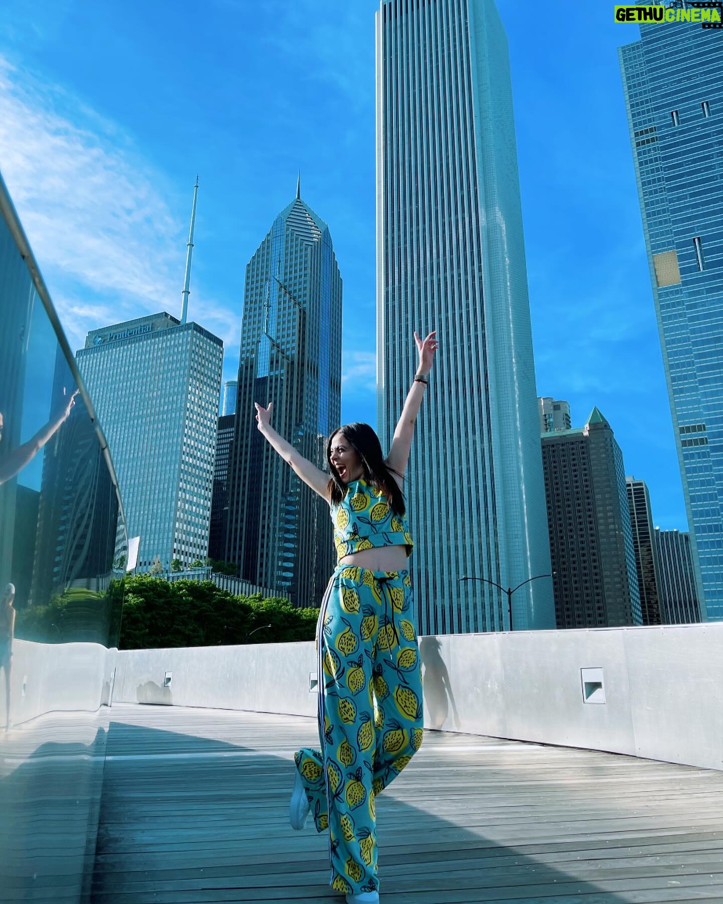 Aggeliki Daliani Instagram - Big city life…!!! ••••••••••••••••••••••••••••••••••••••••••••••••••••••• #usatravel #chicago #traveler