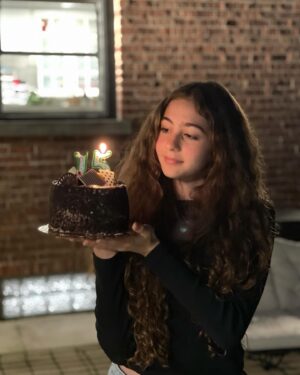 Aggeliki Daliani Instagram - Sweet fifteen princess 🥳🎂🎂🎉
@lydia.papagianny 
•••••••••••••••••••••••••••••••••••••••••••••••••••••••••••••
#birthdaygirl #happybirthday #mydaughter #15yearsold #chicagogram