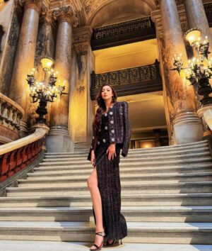 Aggie Hsieh Instagram - Will you still love me when I'm no longer young and beautiful 🖤

@balmain #balmain #balmainarmy 
@rogervivier
#RogerVivier
#GherardoFelloni
#anncs 
@xs.rina