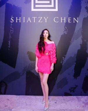 Aggie Hsieh Instagram - Had a wonderful time in this dress at #SHIATZYCHEN's fashion show today 💃🏻 this is definitely the outfit that'll make you bold and dance around in Paris 🥰 

今天在 @shiatzychen 的時裝秀上穿著這件衣服度過了一段美好的時光💃🏻這絕對是讓你在巴黎大膽跳舞的服裝🥰

#pfw #parisfashionweek #AutumnWinter2024