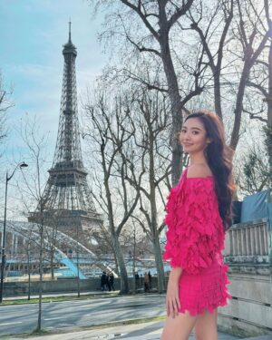 Aggie Hsieh Instagram - Had a wonderful time in this dress at #SHIATZYCHEN's fashion show today 💃🏻 this is definitely the outfit that'll make you bold and dance around in Paris 🥰 

今天在 @shiatzychen 的時裝秀上穿著這件衣服度過了一段美好的時光💃🏻這絕對是讓你在巴黎大膽跳舞的服裝🥰

#pfw #parisfashionweek #AutumnWinter2024