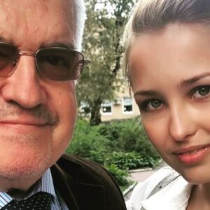 Aglaya Shilovskaya Instagram - Сегодня закончила сниматься в проекте #скажиправду замечательного режиссера Андрея Андреевича Эшпая. Очень жалко расставаться с талантливым режиссером и потрясающими партнерами @paveltrubiner_official @v_isakova @goshakutsenko @ajanelena @inga_oboldina Получила громадный опыт и море удовольствия от работы с ними! Спасибо кинокомпании #стармедия за это! #андрейэшпай #аглаяшиловская #виторияисакова #павелтрубинер #аленабабенко #ингаоболдина #полиналазарева #зоякайдановская #гошакуценко #игорьгордин #аннасинякина#михаилфилиппов #алексейфатеев Photo by @mdpgramm