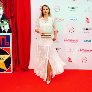 Aglaya Shilovskaya Instagram - Спасибо @thr_rus за многочисленные приятные встречи с коллегами, которых давно не видела. Спасибо за новые приятные знакомства. Спасибо @charisma_rufashion @elena_charisma за чудесное платье!💕 @sashoulik спасибо 💕  украшения @miuz_ru 💕 #whiteparty #аглаяшиловская #hollywoodreporter @mariomikke #мариомикке #ммкф2017