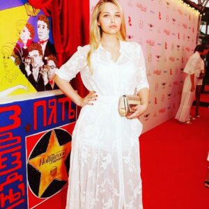 Aglaya Shilovskaya Instagram - Спасибо @thr_rus за многочисленные приятные встречи с коллегами, которых давно не видела. Спасибо за новые приятные знакомства. Спасибо @charisma_rufashion @elena_charisma за чудесное платье!💕 @sashoulik спасибо 💕  украшения @miuz_ru 💕 #whiteparty #аглаяшиловская #hollywoodreporter @mariomikke #мариомикке #ммкф2017