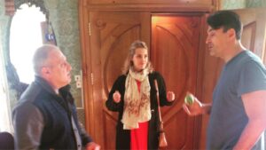 Aglaya Shilovskaya Instagram - Для любого актера главная роль это не только удача, но и прежде всего проверка на проф пригодность. Если ты все время в кадре, отмазки на бездарный сценарий, слабых партнеров и никчемного режиссера не проходят😏Фильм должен вытаскивать актёр, исполняющий главную роль!
С завтрашнего дня на канале #россия1 в 21:00 стартует сериал « Ловушка для Королевы». Честно говоря, волнуюсь, потому что не знаю, что в итоге получилось. Но очень надеюсь, что мне не будет за себя стыдно!😬#ловушкадлякоролевы #аглаяшиловская
