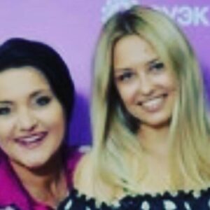 Aglaya Shilovskaya Instagram - Ура! Наконец-то я смогла вернуть себе свой аккаунт! Чего это стоило мне... известно только мне и ФСБ )) Но вообще... защита у Инстаграм чудовищная. 
Пока боролась с турецкими хакерами, успела съездить на фестиваль в Читу, где мне оказали честь быть председателем жюри «Новый взгляд».
Ну и конечно пришлось везде петь) А чего ж не спеть, когда я навезла с собой прекрасных платьев от @charisma_rufashion. Спасибо Чите, спасибо @elena_charisma , и все таки тебе - инСТОграм. А может и 200 грам ...🥴🙈 #александрмихайлов #сергейниконенко #аленабабенко #ингаоболдина #мишабашкатов #моямамаогонь #забайкальскийкинофестиваль #богульник #аглаяшиловская