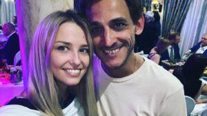 Aglaya Shilovskaya Instagram - Ура! Наконец-то я смогла вернуть себе свой аккаунт! Чего это стоило мне... известно только мне и ФСБ )) Но вообще... защита у Инстаграм чудовищная. 
Пока боролась с турецкими хакерами, успела съездить на фестиваль в Читу, где мне оказали честь быть председателем жюри «Новый взгляд».
Ну и конечно пришлось везде петь) А чего ж не спеть, когда я навезла с собой прекрасных платьев от @charisma_rufashion. Спасибо Чите, спасибо @elena_charisma , и все таки тебе - инСТОграм. А может и 200 грам ...🥴🙈 #александрмихайлов #сергейниконенко #аленабабенко #ингаоболдина #мишабашкатов #моямамаогонь #забайкальскийкинофестиваль #богульник #аглаяшиловская