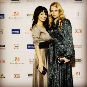 Aglaya Shilovskaya Instagram - 4 декабря. День Мюзикла! Спасибо Владимиру Тартаковскому и Алексею Болонину за такой праздник и возможность повидать одновременно всех талантливых людей, по которым очень скучаешь ! ❤️❤️❤️чудесное платье от любимых @charisma_rufashion 😍#деньмюзикла2017 #театроперетты #аглаяшиловская #мюзиклграфорлов #мюзиклмонтекристо