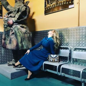 Aglaya Shilovskaya Instagram - Новое шоу на первом канале @1tv Будет весело)) Новое платье от @charisma_rufashion ❤️ новая сумка от @coccinelleofficial Познакомилась с чудесными олимпийскими чемпионками @annachicherova и @vesnushka86 #аглаяшиловская #coccinellelovesmoscow #charismarufashion #1канал