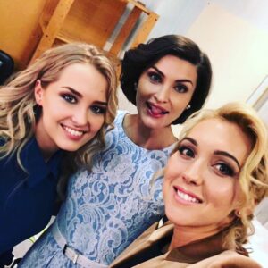 Aglaya Shilovskaya Instagram - Новое шоу на первом канале @1tv Будет весело)) Новое платье от @charisma_rufashion ❤️ новая сумка от @coccinelleofficial Познакомилась с чудесными олимпийскими чемпионками @annachicherova и @vesnushka86 #аглаяшиловская #coccinellelovesmoscow #charismarufashion #1канал