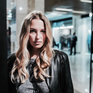 Aglaya Shilovskaya Instagram - Открытие выставки «Неглинная и окрестности»
 #историинеглинной
@neglinnayagallery
#галереянеглинная #аглаяшиловская